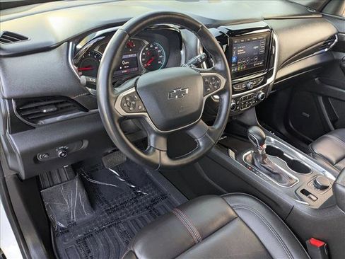 Used 2023 Chevrolet Traverse RS FWD image 10