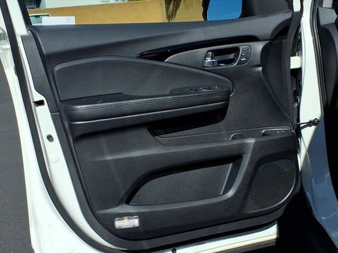 Used 2018 Honda Pilot Touring image 25