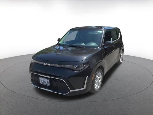 Used 2025 Kia Soul LX w/ LX Technology Package FWD image 5