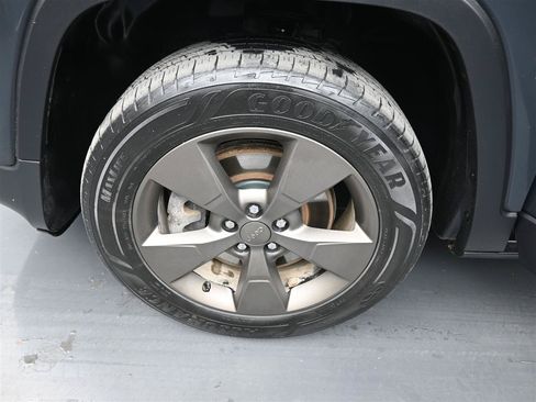 Used 2017 Jeep Cherokee 75th Anniversary AWD/4WD image 19