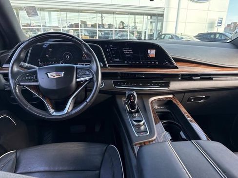 Used 2023 Cadillac Escalade Premium Luxury image 16