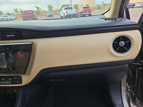 Used 2018 Toyota Corolla LE w/ Carpet Mat Package (TMS) FWD image 28