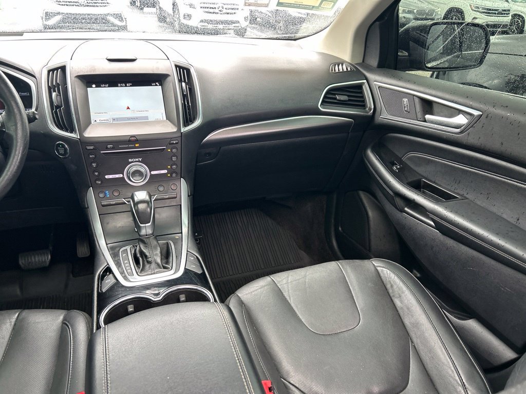 Used 2018 Ford Edge Titanium w/ Equipment Group 302A AWD/4WD image 11