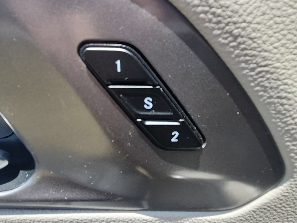 Used 2024 Chrysler Pacifica Limited FWD image 20