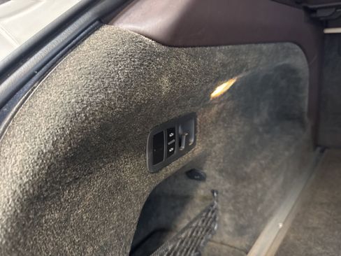 Used 2023 Bentley Bentayga Extended Wheelbase AWD/4WD image 31