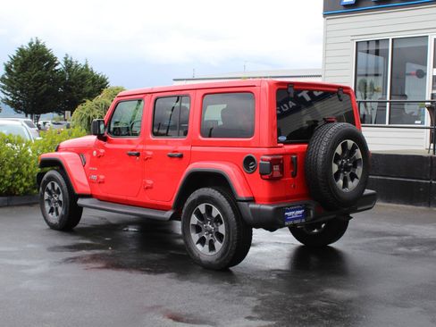 Used 2018 Jeep Wrangler Unlimited Sahara AWD/4WD image 4