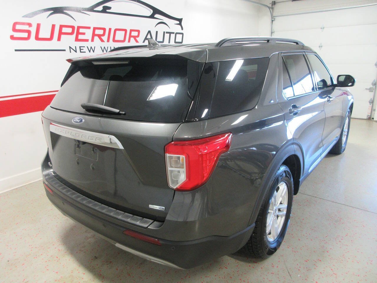 Used 2020 Ford Explorer XLT w/ Equipment Group 202A AWD/4WD image 12