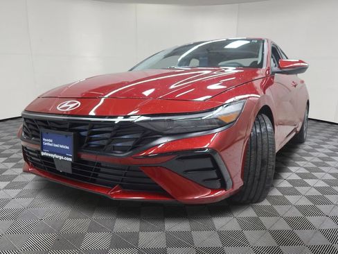 Used 2025 Hyundai Elantra Limited FWD image 5