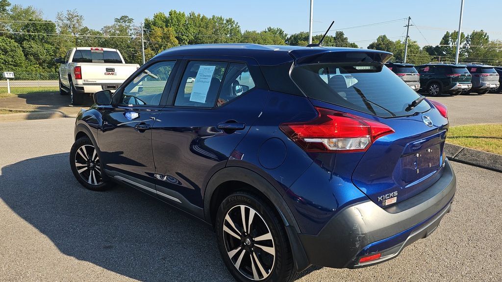 Used 2018 Nissan Kicks SR FWD image 16