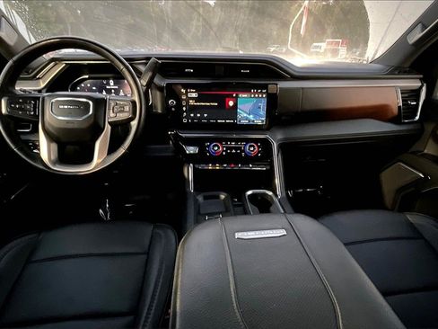 Used 2024 GMC Sierra 2500 Denali w/ Denali Reserve Package image 13