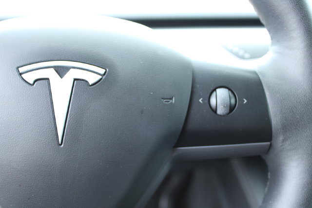 Used 2025 Tesla Model Y Long Range RWD image 14