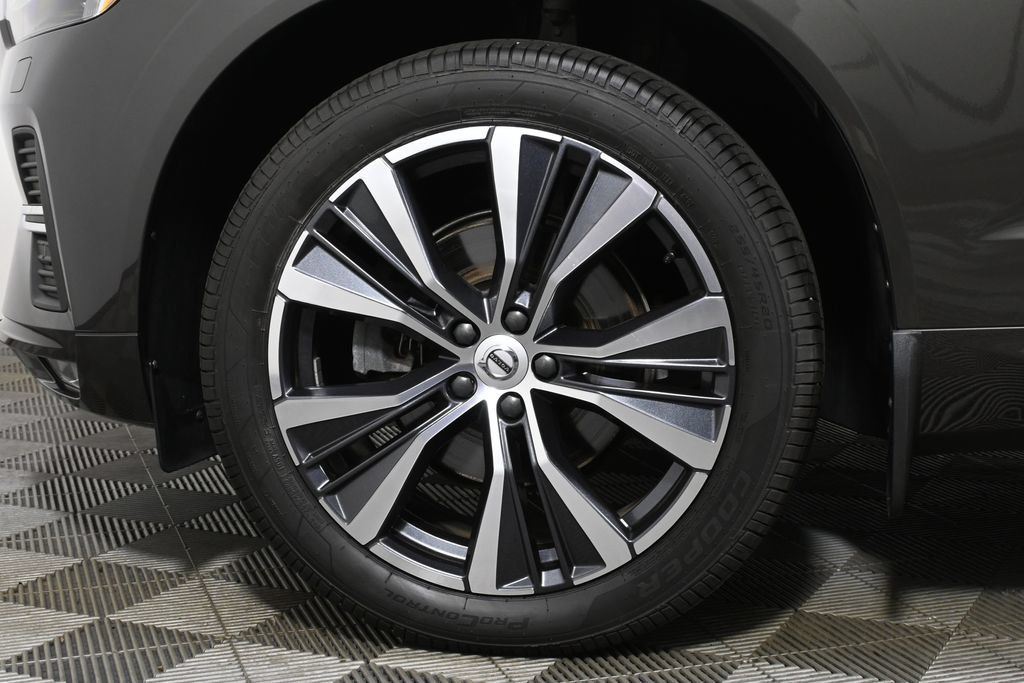 Used 2022 Volvo XC60 B5 Momentum w/ Climate Package AWD/4WD image 12