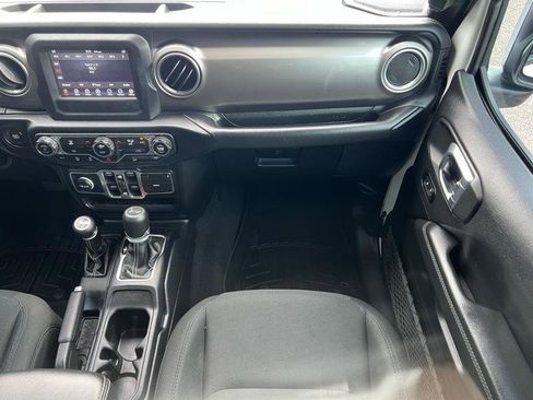 Used 2020 Jeep Wrangler Unlimited Sahara image 16