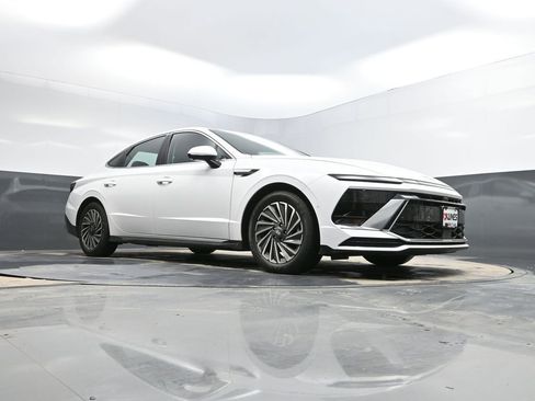 Used 2024 Hyundai Sonata Limited image 31