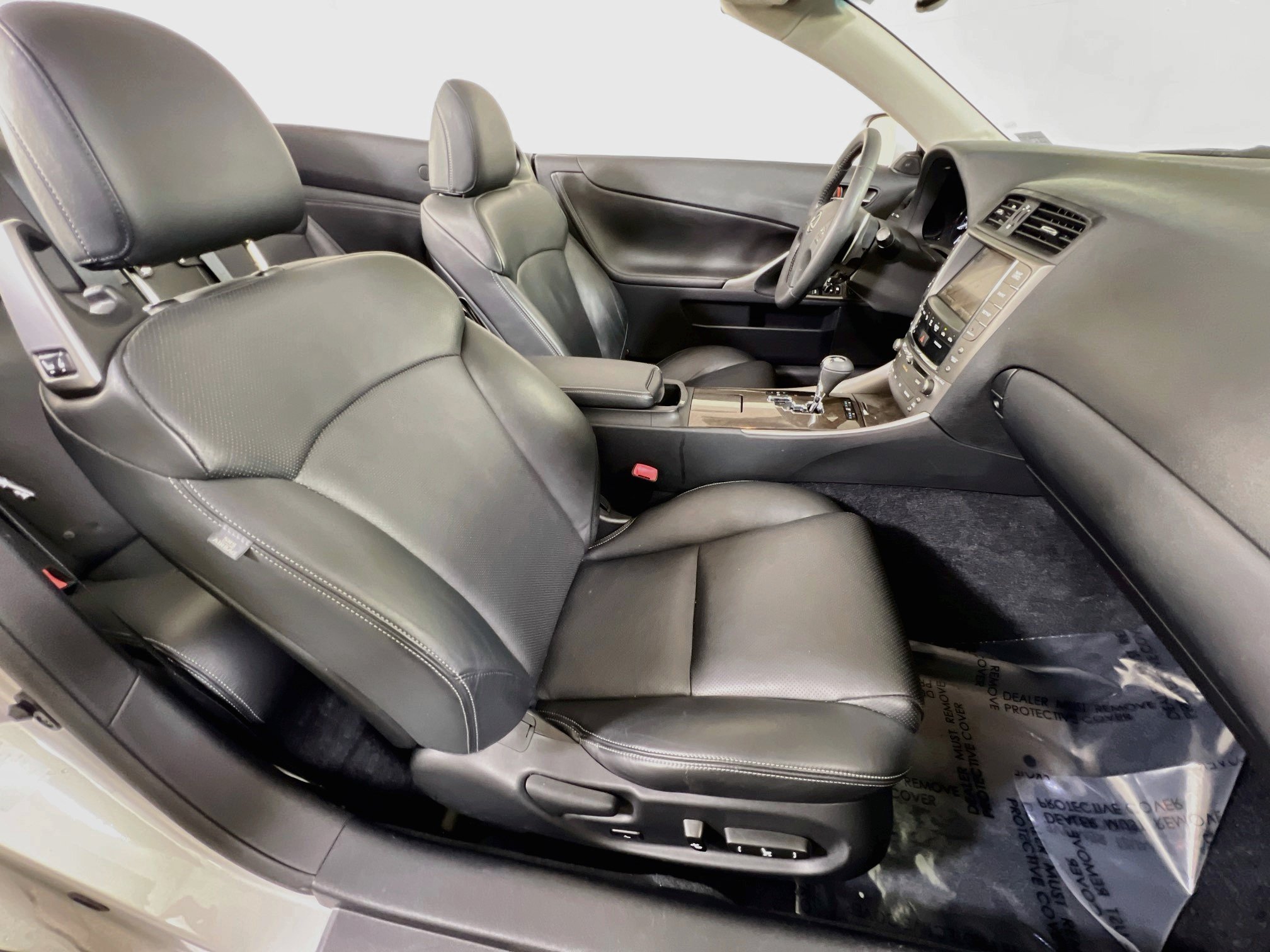 Used 2010 Lexus IS 250C w/ Luxury Pkg RWD image 27