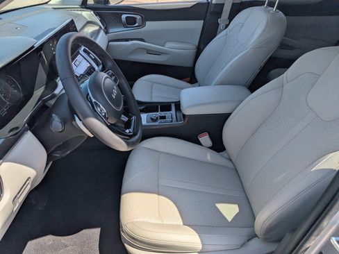 Used 2022 Kia Sorento S FWD image 18