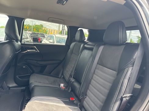 Used 2025 Mitsubishi Outlander SE FWD image 25