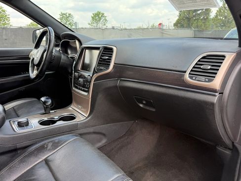 Used 2015 Jeep Grand Cherokee Limited w/ Luxury Group II AWD/4WD image 19