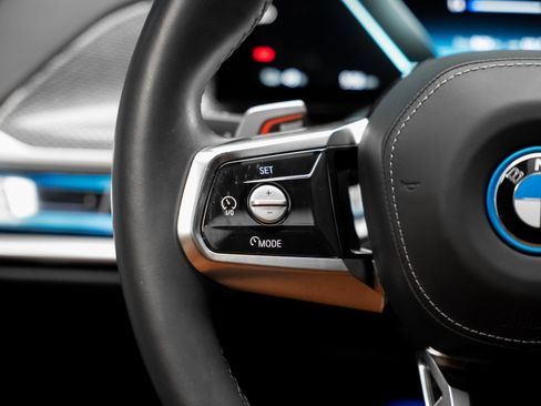 Used 2023 BMW i7 xDrive60 image 42