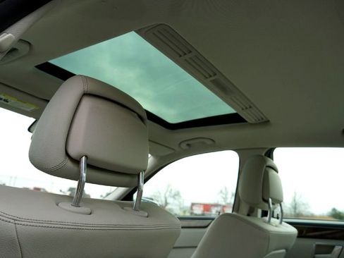 Used 2016 Mercedes-Benz E 350 Sedan image 29