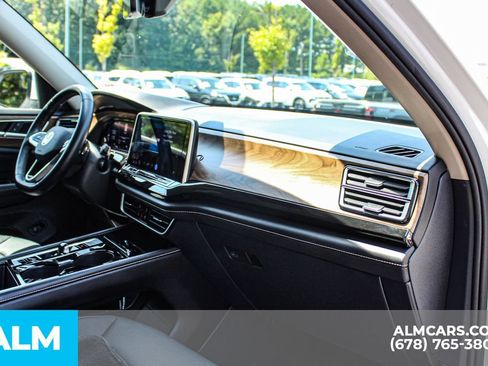 Used 2025 Volkswagen Atlas SE FWD image 22