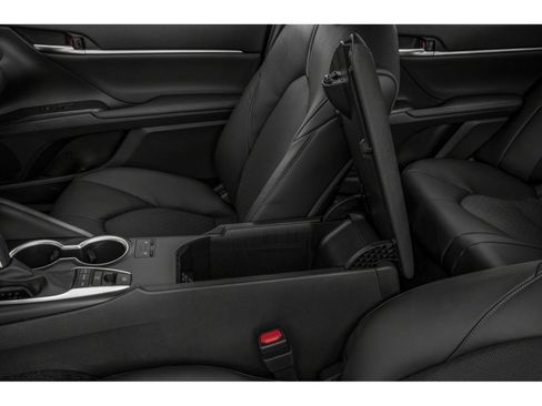 Used 2022 Toyota Camry XLE w/ Navigation Package FWD image 9