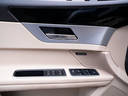 Used 2020 Jaguar XF Premium RWD image 25
