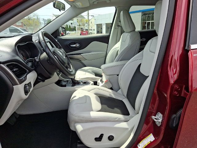 Used 2020 Jeep Cherokee Latitude Plus AWD/4WD image 30