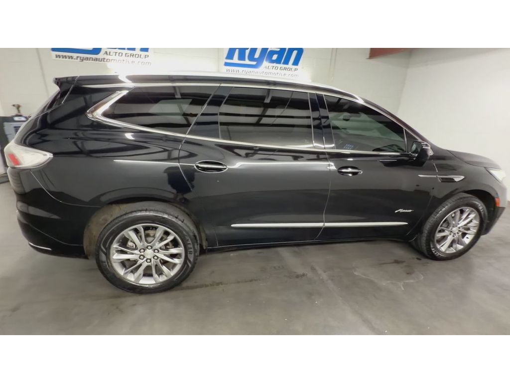 Used 2022 Buick Enclave Avenir w/ Avenir Technology Package FWD image 9