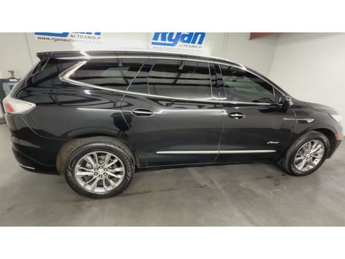 Used 2022 Buick Enclave Avenir w/ Avenir Technology Package FWD image 9