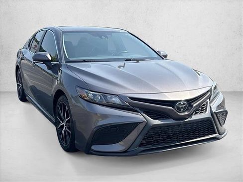 Certified 2022 Toyota Camry SE FWD image 3