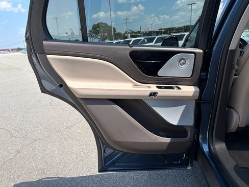 Used 2020 Lincoln Aviator Reserve w/ Equipment Group 201A AWD/4WD image 16