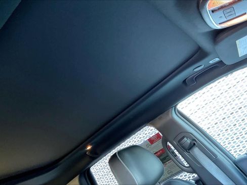 Used 2019 Jeep Grand Cherokee Overland image 12