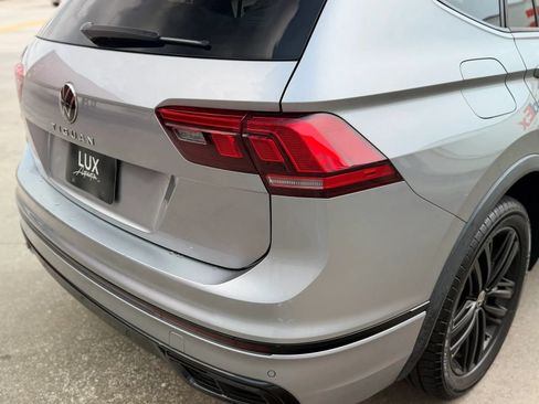 Used 2022 Volkswagen Tiguan SE R-Line FWD image 8