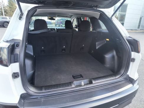 Used 2019 Jeep Cherokee Latitude w/ Popular Appearance Group image 22