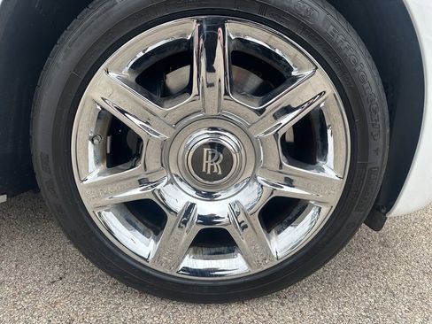 Used 2014 Rolls-Royce Ghost RWD image 19