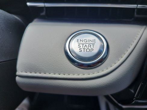 Used 2024 Lincoln Nautilus Premier AWD/4WD image 30