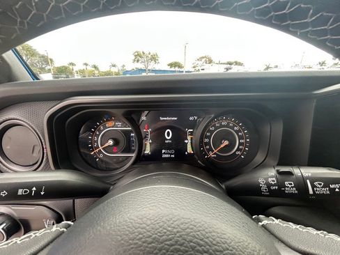 Used 2025 Jeep Wrangler Unlimited Rubicon AWD/4WD image 37