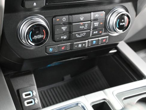 Used 2018 Ford F150 Platinum w/ Equipment Group 701A Luxury AWD/4WD image 19