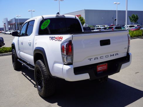 Used 2020 Toyota Tacoma TRD Off-Road w/ Technology Package AWD/4WD image 10