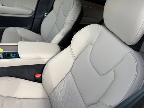 New 2026 Volvo XC90 B6 Plus w/ Protection Package Premier image 19