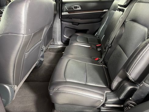 Used 2018 Ford Explorer Limited w/ Equipment Group 301A FWD image 17