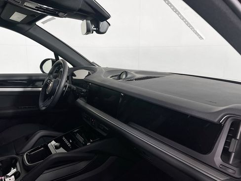 New 2026 Porsche Cayenne AWD/4WD image 31