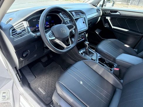 Used 2024 Volkswagen Tiguan SE AWD/4WD image 12