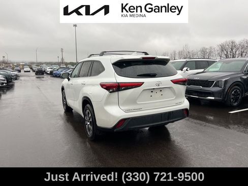 Used 2023 Toyota Highlander XLE image 7