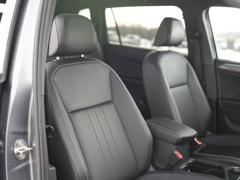 Used 2022 Volkswagen Tiguan SE R-Line image 24