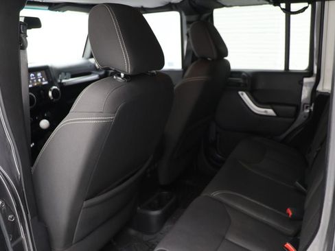 Used 2017 Jeep Wrangler Unlimited Rubicon w/ Dual Top Group AWD/4WD image 15