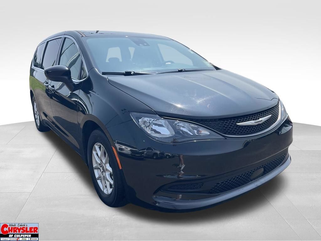 Used 2023 Chrysler Voyager LX FWD image 1