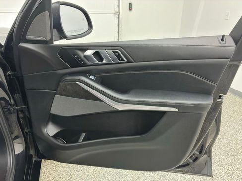 Used 2023 BMW X7 xDrive40i w/ Premium Package image 48