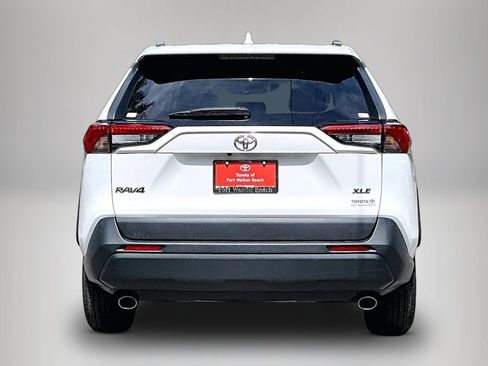 Used 2022 Toyota RAV4 XLE FWD image 6